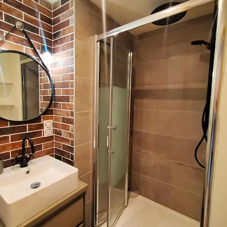Renove A Avoriaz: 4 Pers, Avec Casier A Skis, Au Coeur Du Village - Fr-1-633-74 Apartment *